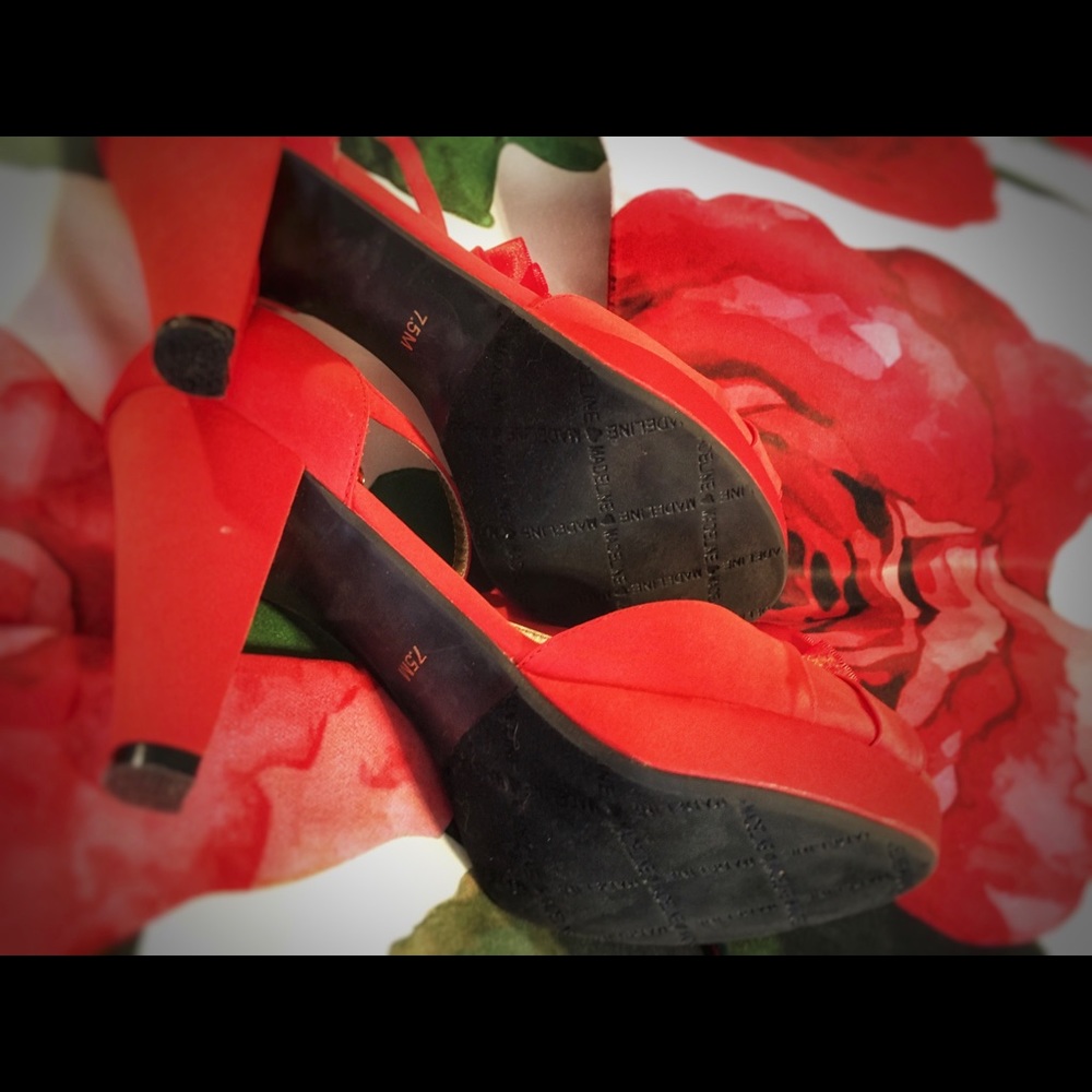 RED 👠satin RUFFLE SANDAL - Picture 5 of 7